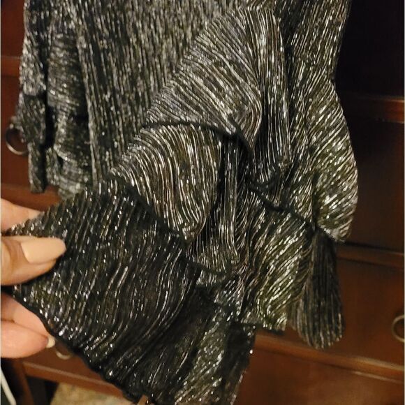 ALFANI METALLIC BELL SLEEVE TOP - Picture 6 of 6